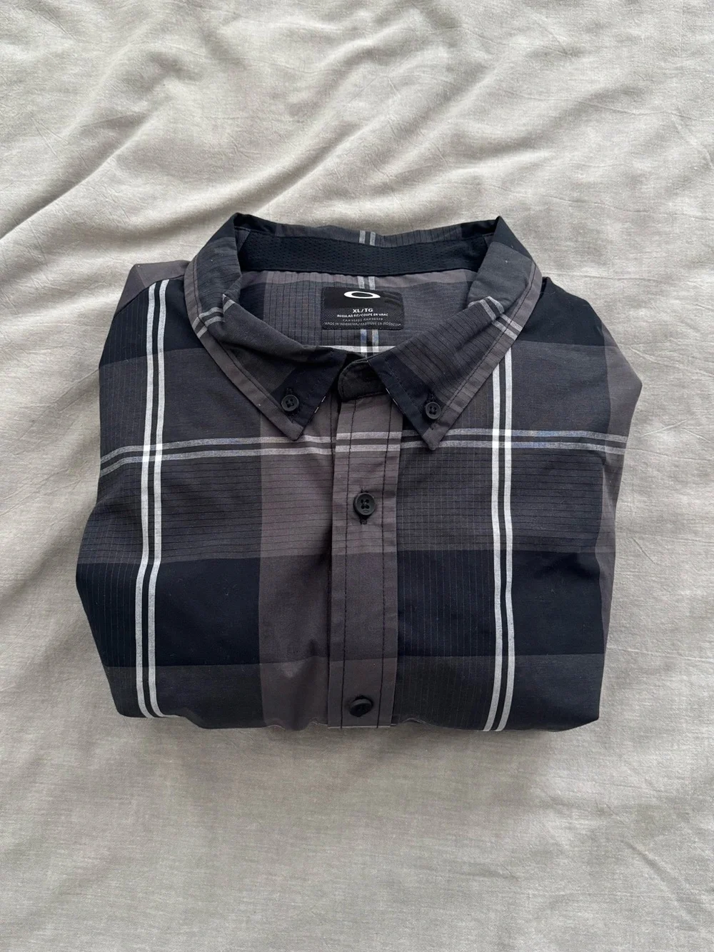 Oakley men local